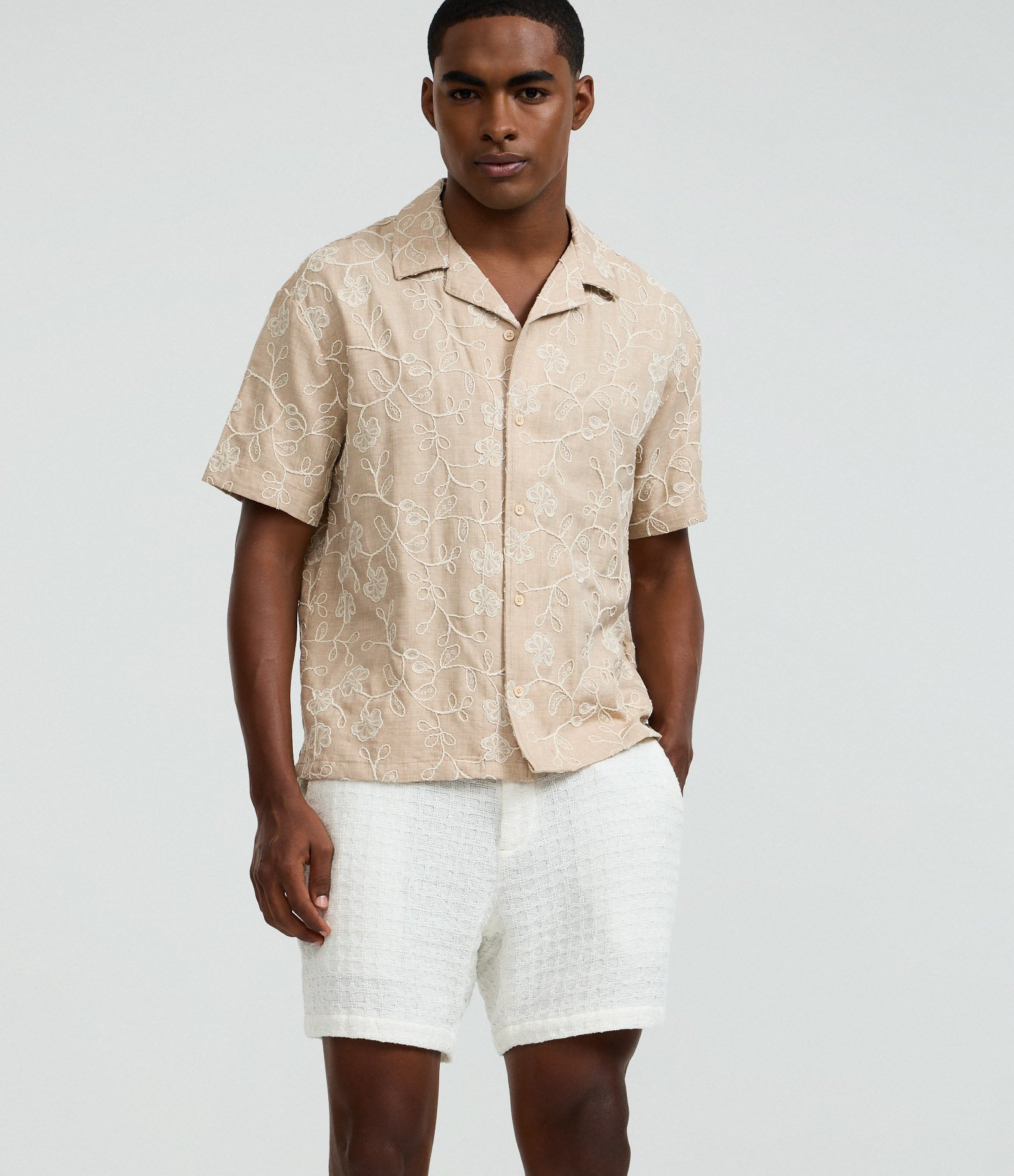 Bermuda em Algodão com Textura Quadriculado Branco 3