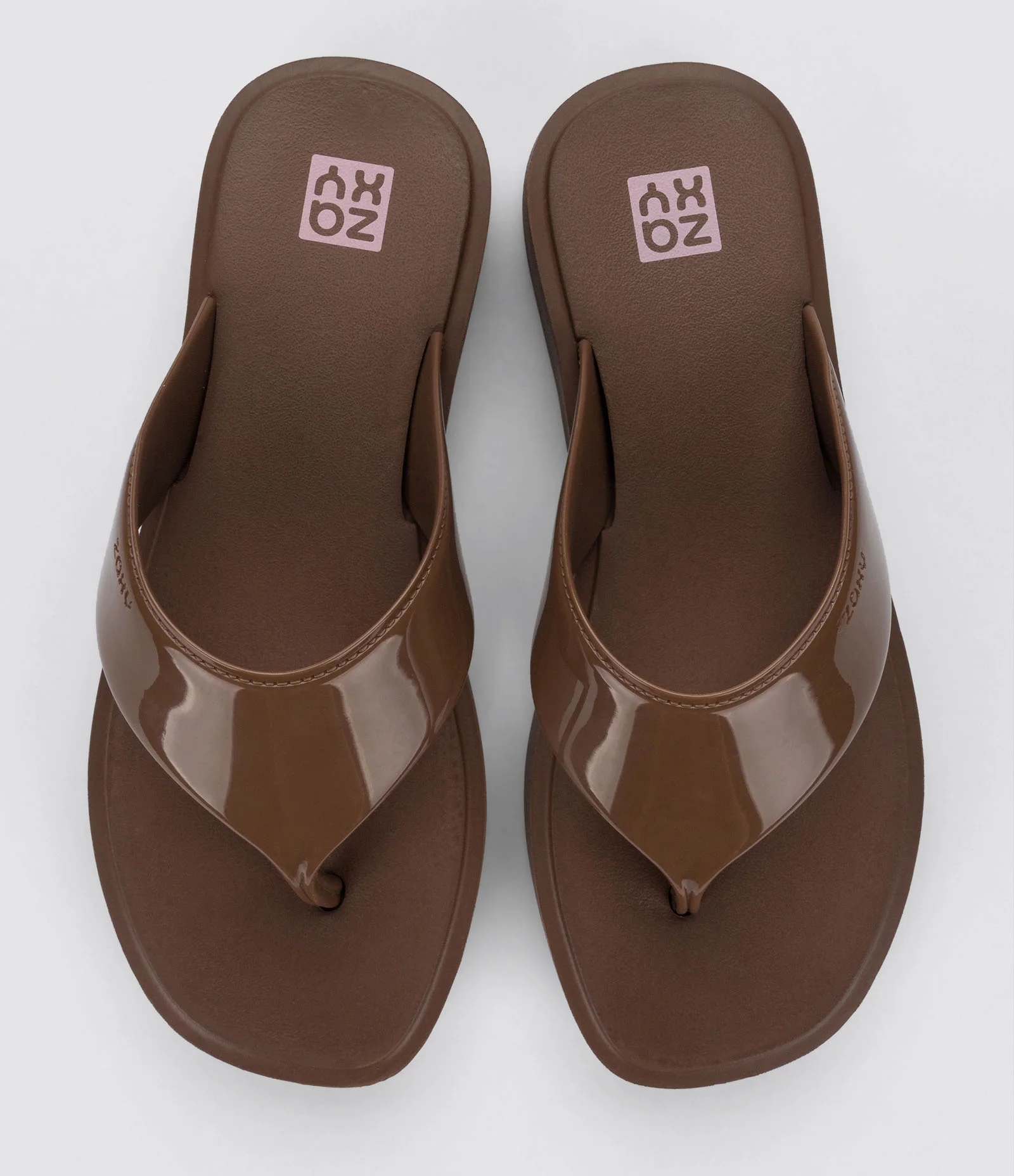 Chinelo com Cabedal Largo e Sola Alta Marrom 2