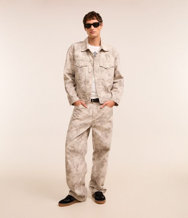 Calça Super Baggy em Sarja com Estampa Abstrata