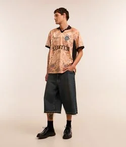 Bermuda Mega Baggy em Jeans com Barra Desfiada