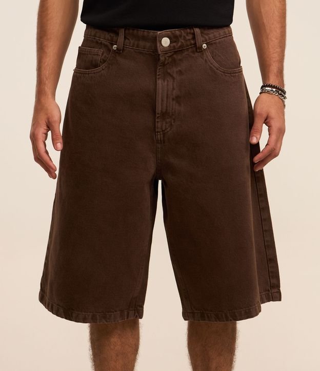 Bermuda Baggy Relaxed em Sarja com Bolsos