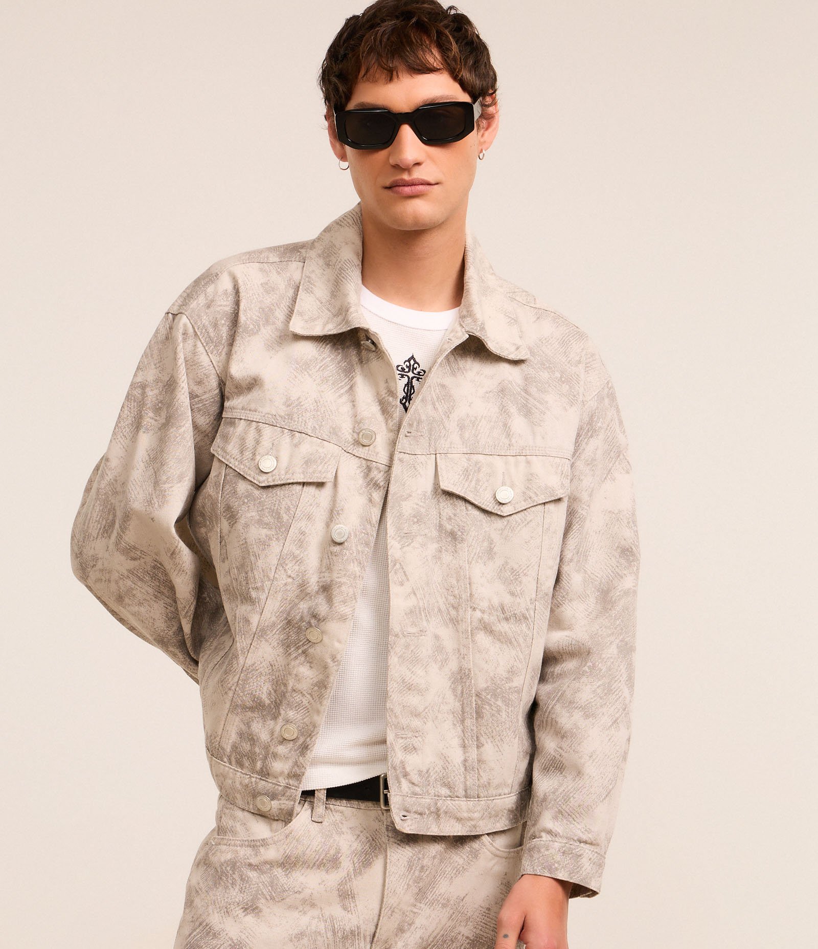 Jaqueta Overboxy em Sarja com Estampa Abstrata Cinza 1