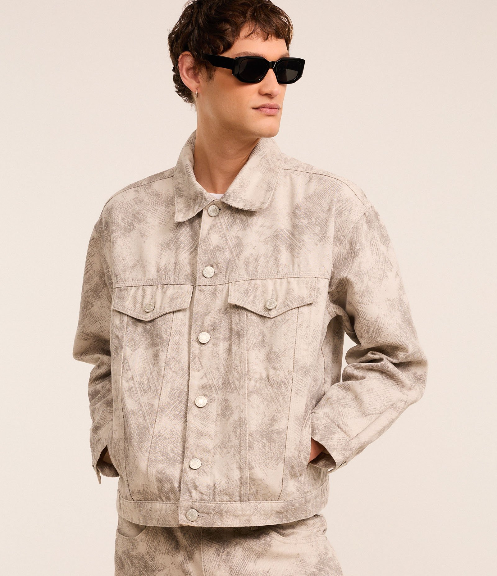 Jaqueta Overboxy em Sarja com Estampa Abstrata Cinza 6