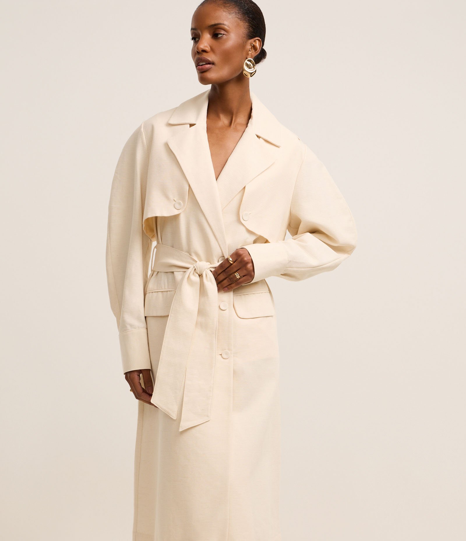 Trench Coat em Sarja Leve com Faixa Amarração e Lapelas Bege 2