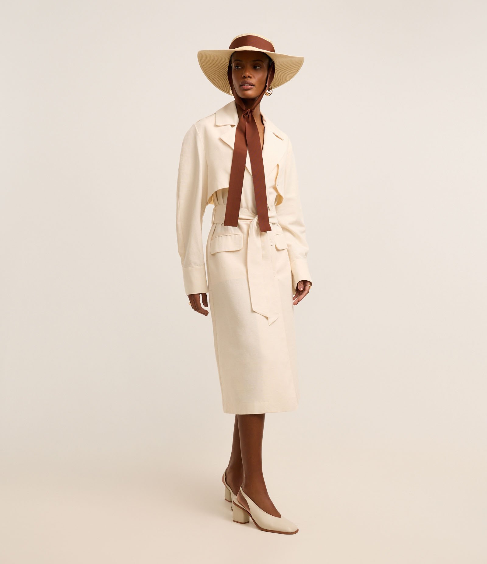 Trench Coat em Sarja Leve com Faixa Amarração e Lapelas Bege 3