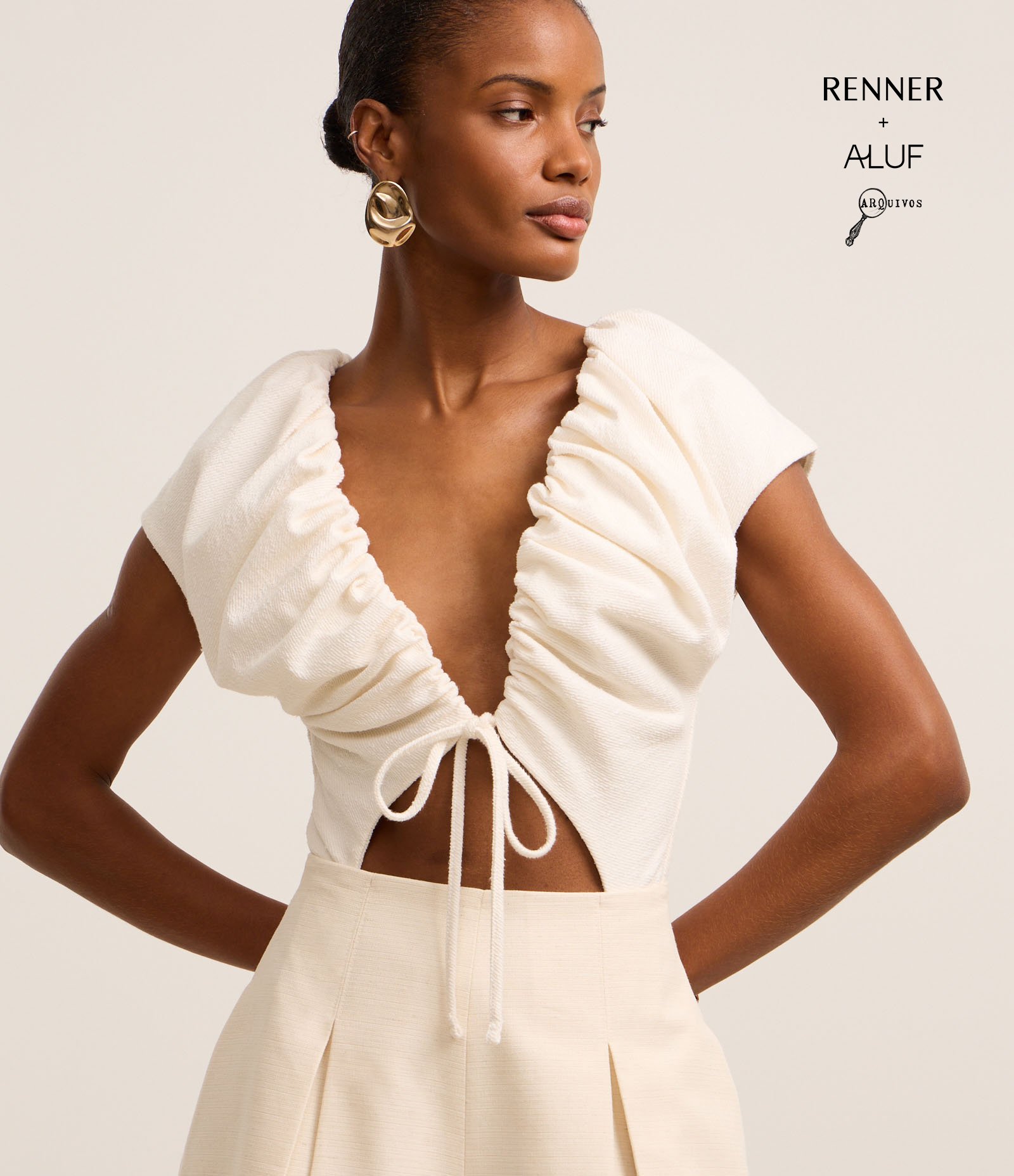 Body com Franzido Decote Profundo e Vazado Bege 1