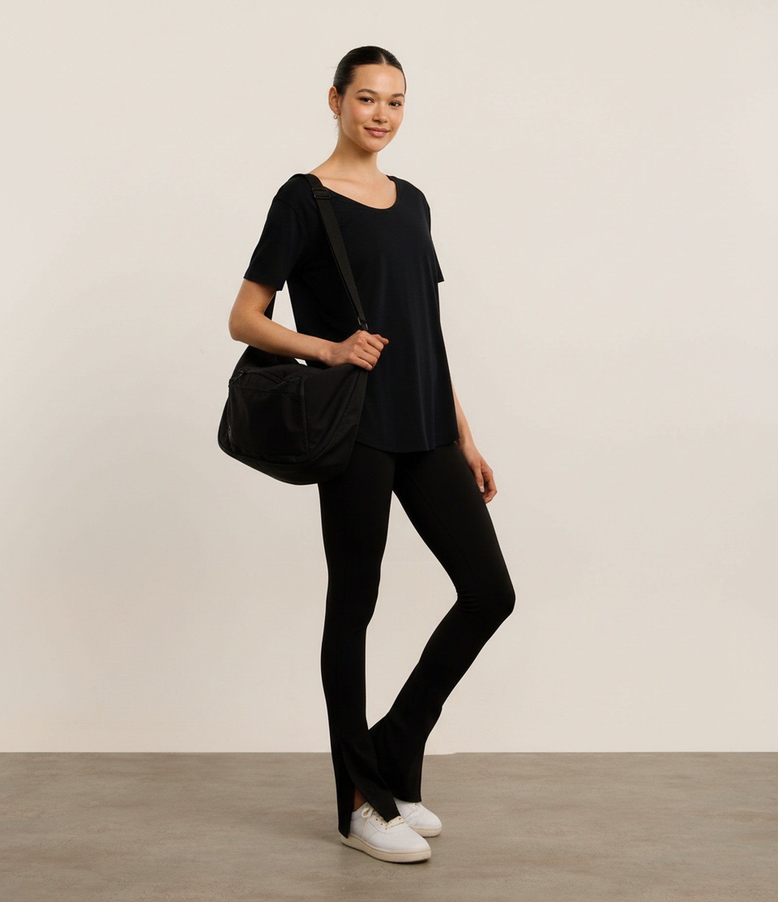 Camiseta Oversized Esportiva em Microfibra com Barra Arredondada Preto 5