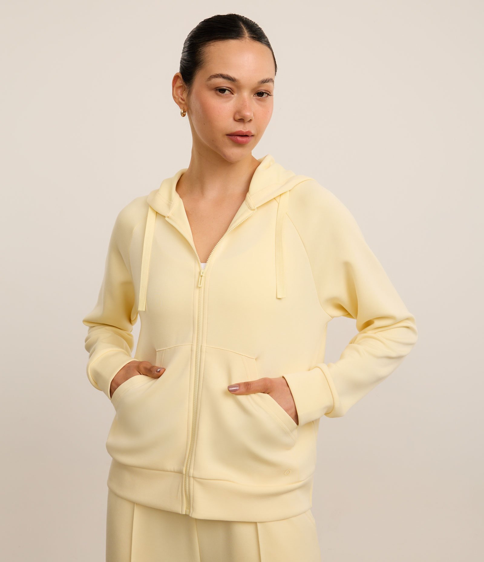 Jaqueta Esportiva em Modal com Capuz Amarelo Manteiga 1
