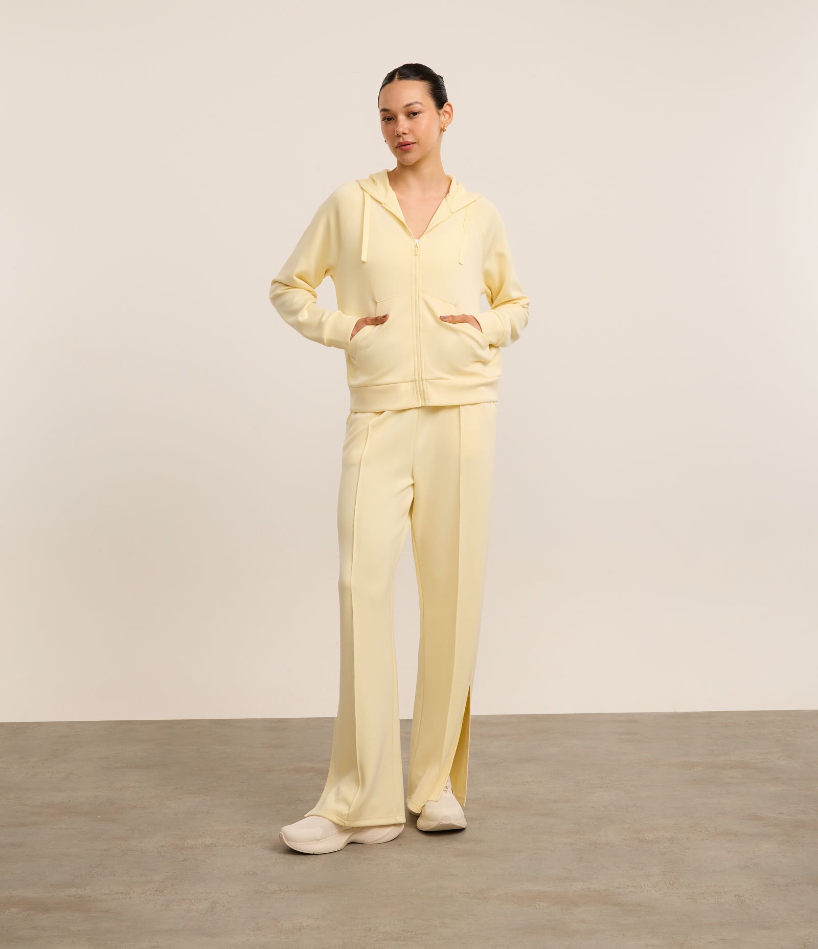 Jaqueta Esportiva em Modal com Capuz Amarelo Manteiga 2