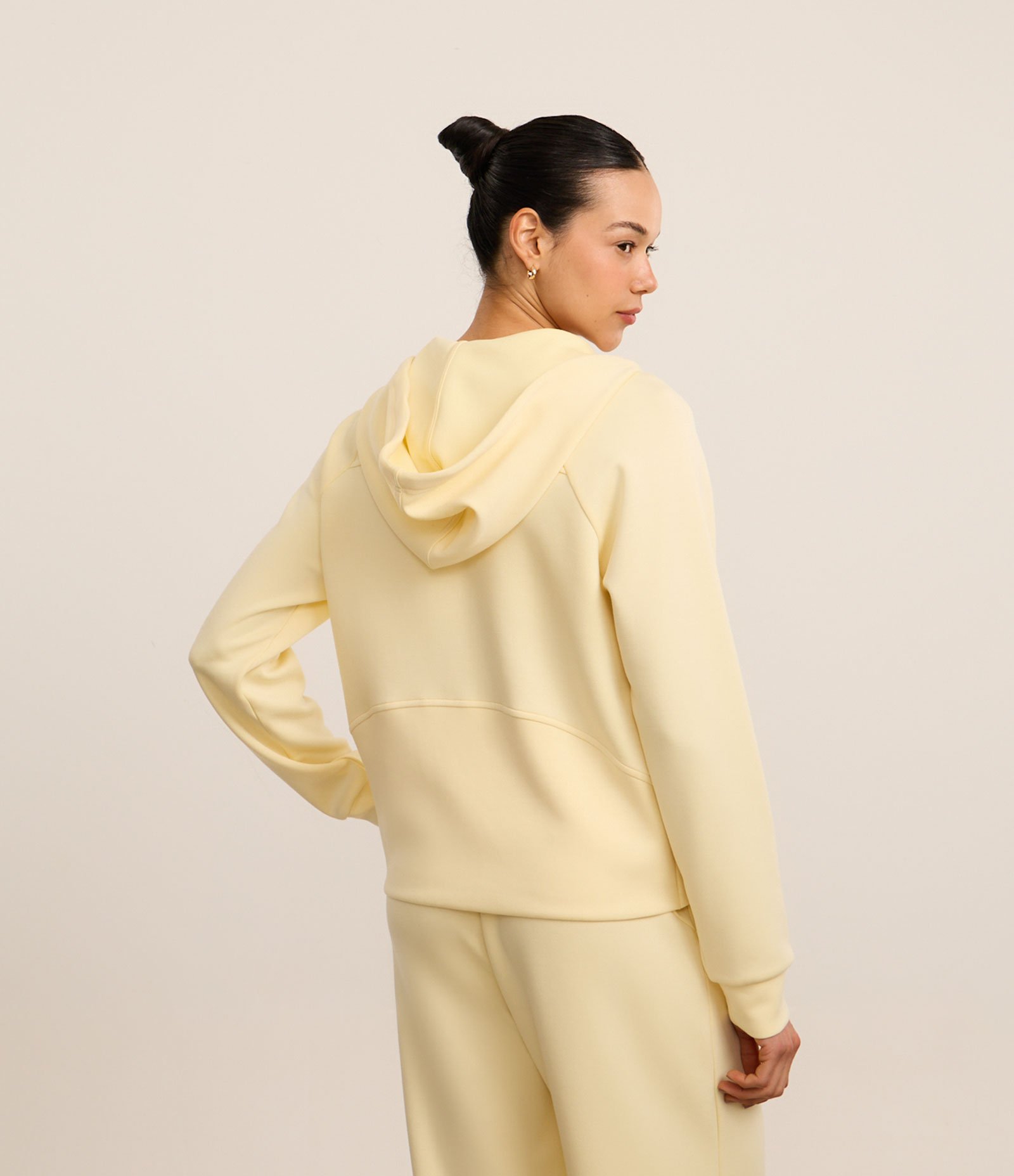 Jaqueta Esportiva em Modal com Capuz Amarelo Manteiga 4