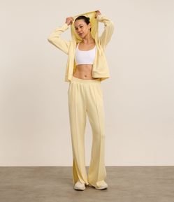 Calça Reta Esportiva em Meia Malha com Fenda Lateral