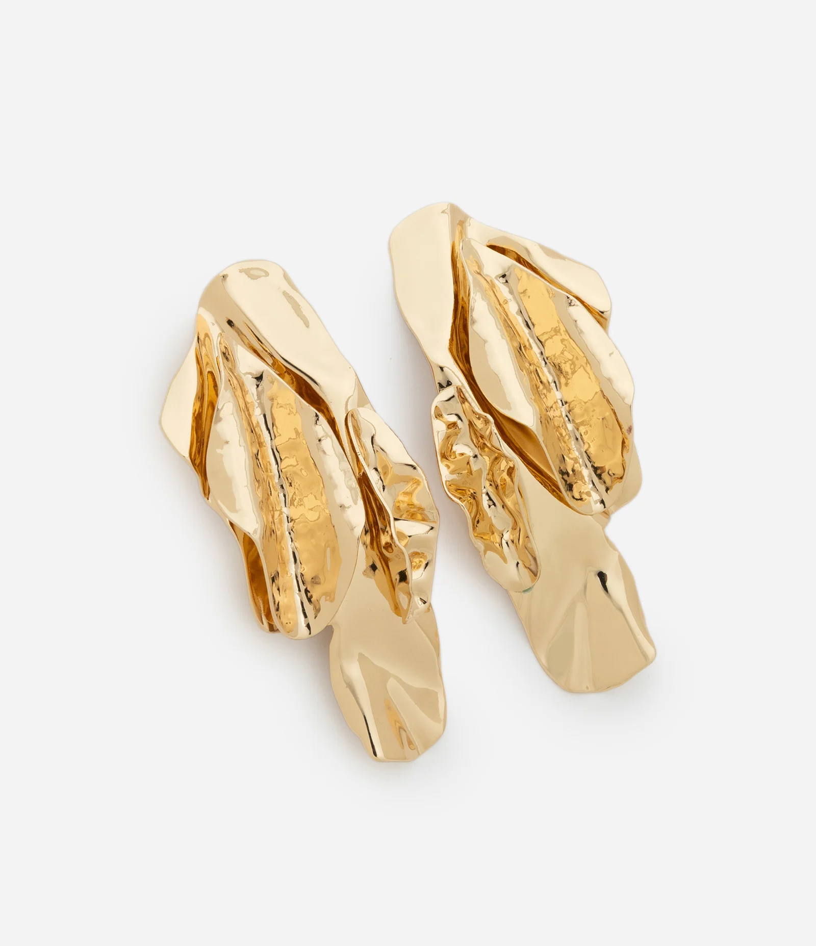 Brinco Médio com Placa Tripla Martelada Dourado 2