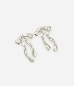 Brinco Pequeno em Metal Formato Laço