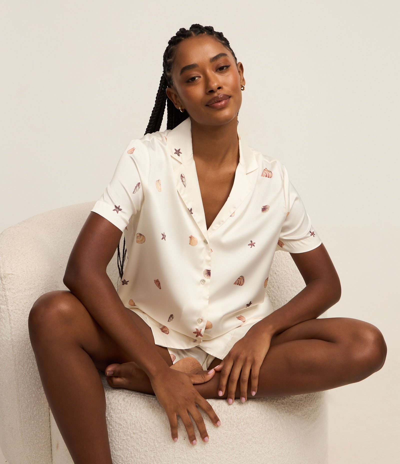 Pijama Short Doll Americano em Cetim com Estampa de Conchinhas Branco 1