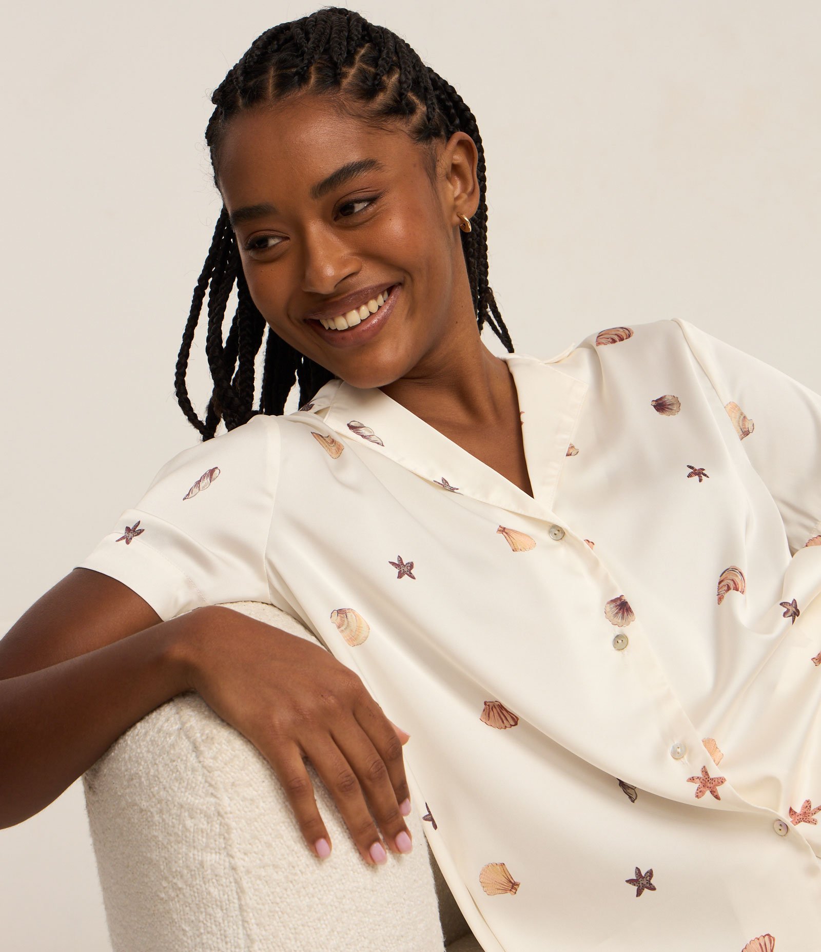 Pijama Short Doll Americano em Cetim com Estampa de Conchinhas Branco 2