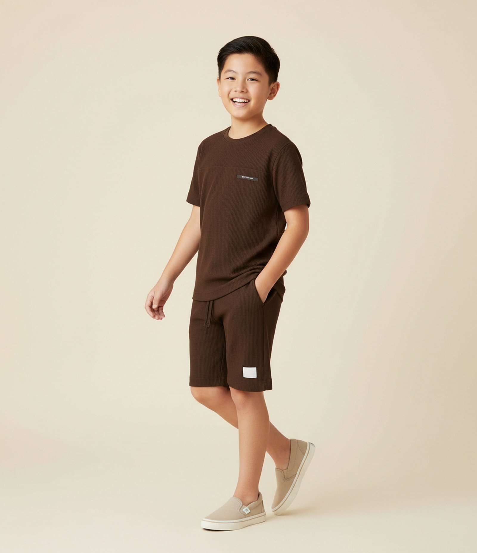 Camiseta Infantil Canelada com Etiqueta Aplicada - Tam 5 a 14 Anos Marrom 1
