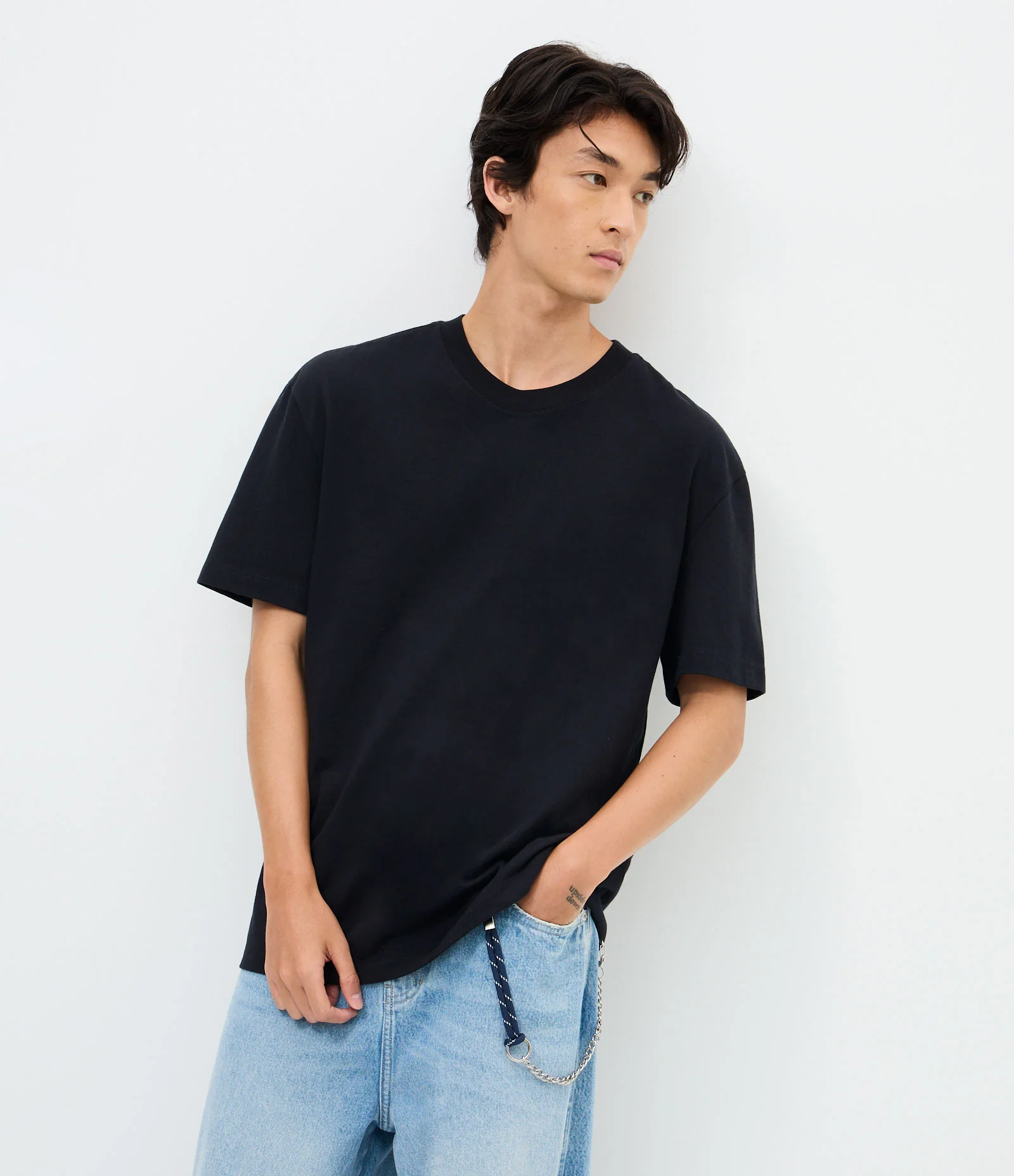Camiseta Relaxed Básica em Malhão Preto 1