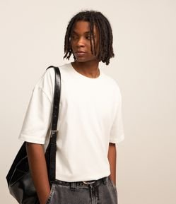 Camiseta Relaxed Básica em Malhão