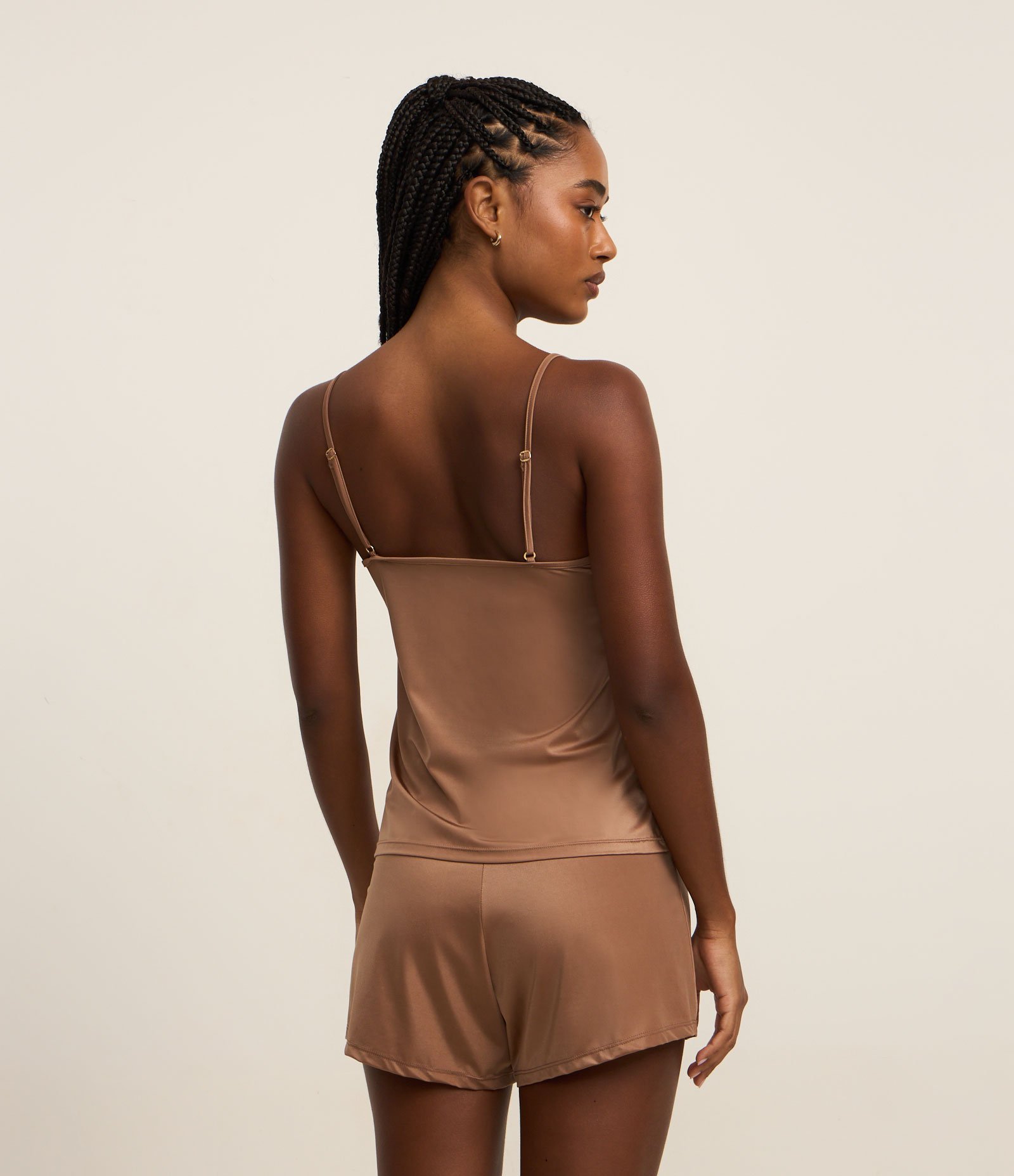 Pijama Short Doll em Microfibra Acetinada com Detalhe de Renda Bege 4