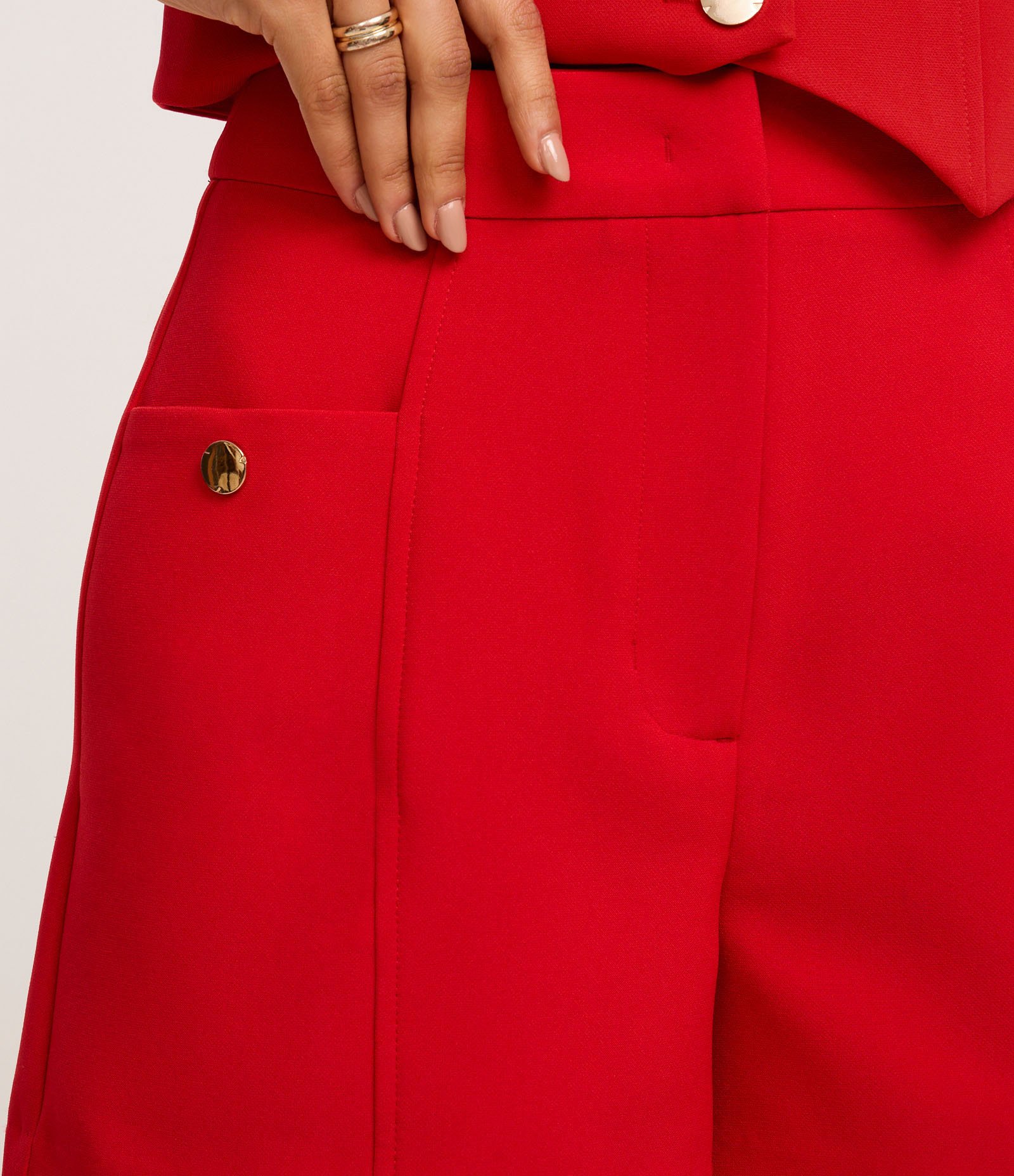 Short Alfaitado Cintura Alta com Bolsos Laterais Vermelho 4
