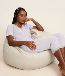 Pijama Capri em Microfibra com Renda no Decote V