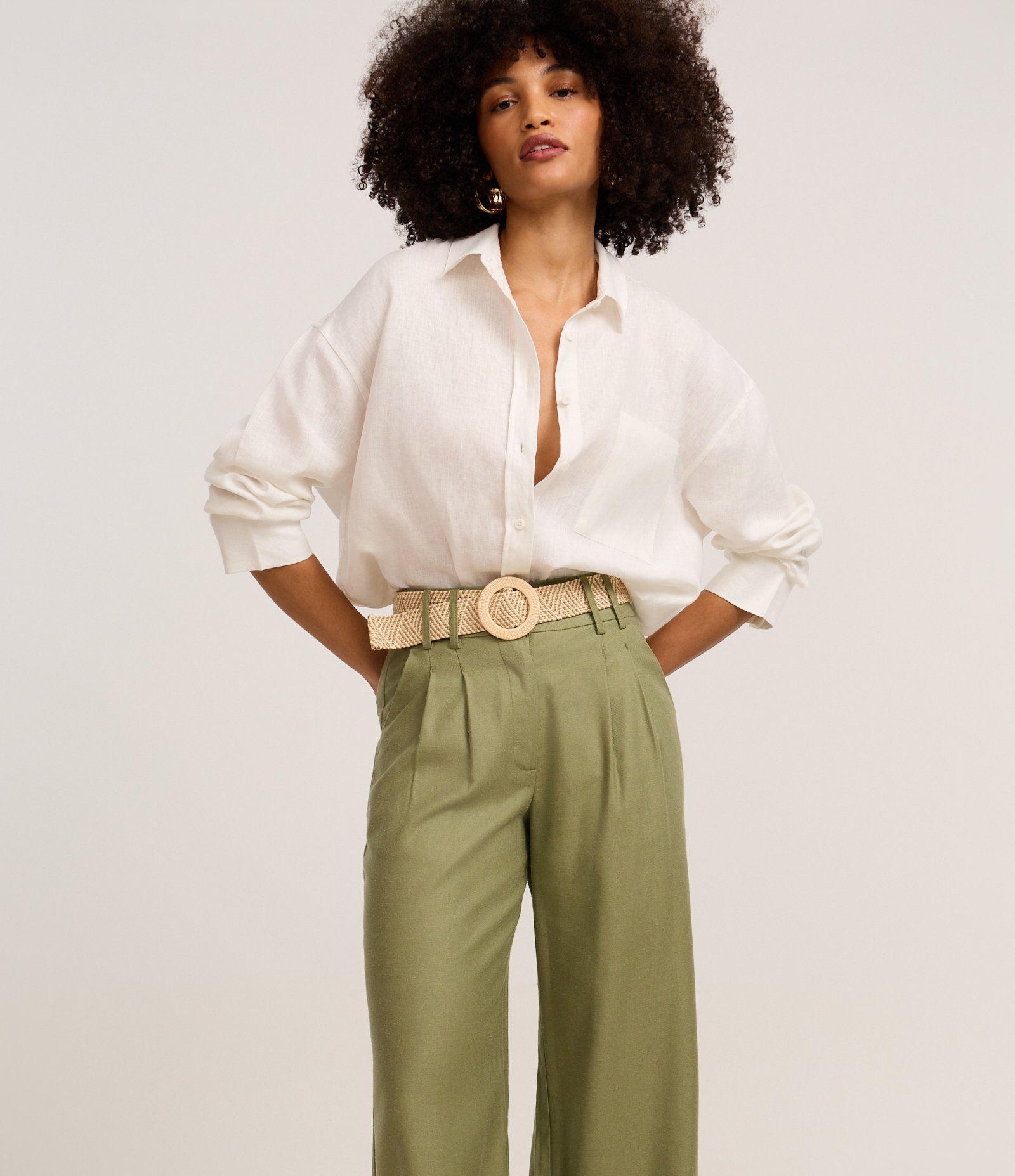 Calça Wide Leg em Viscolinho com Cinto de Ráfia Verde 2