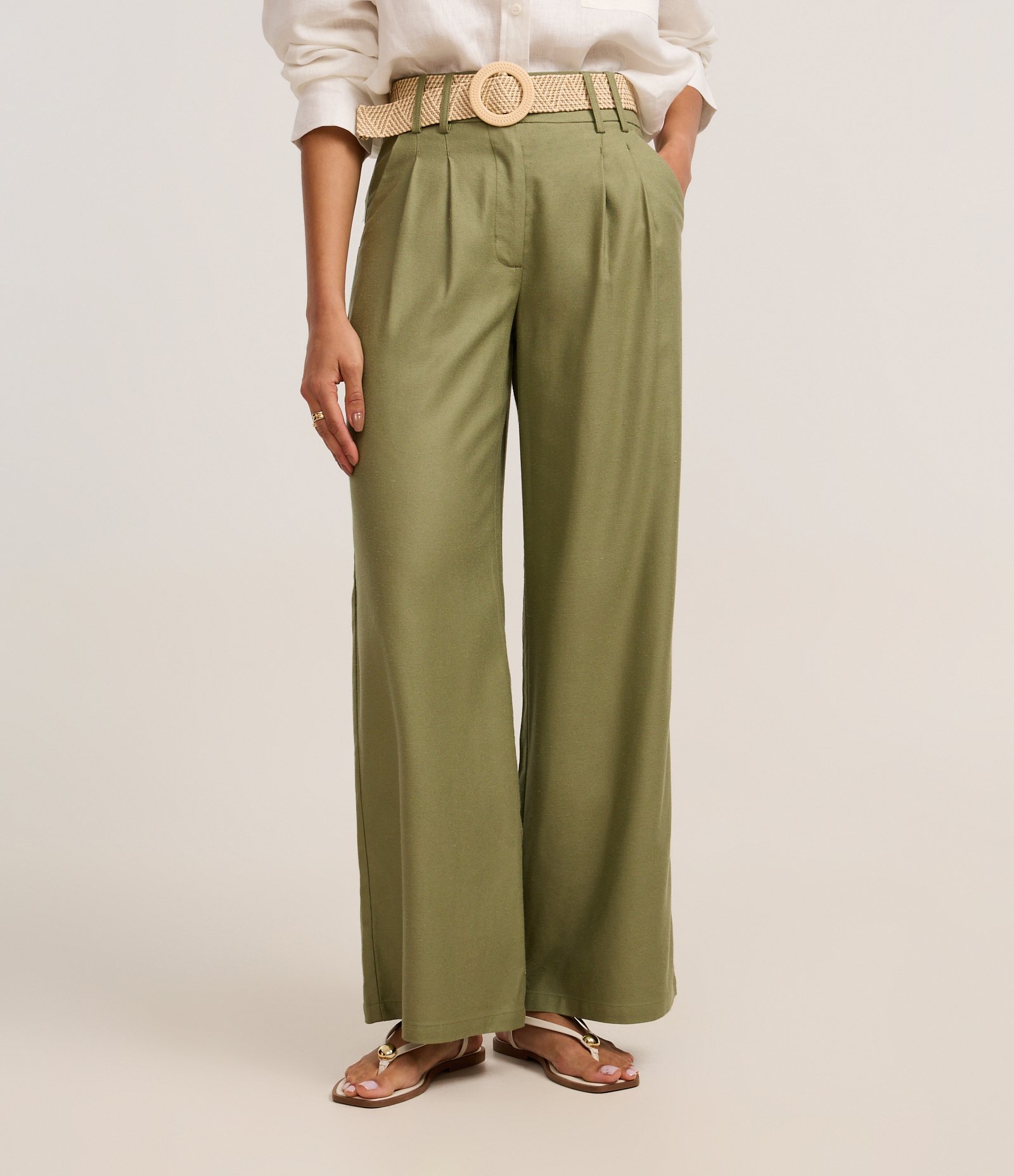 Calça Wide Leg em Viscolinho com Cinto de Ráfia Verde 3