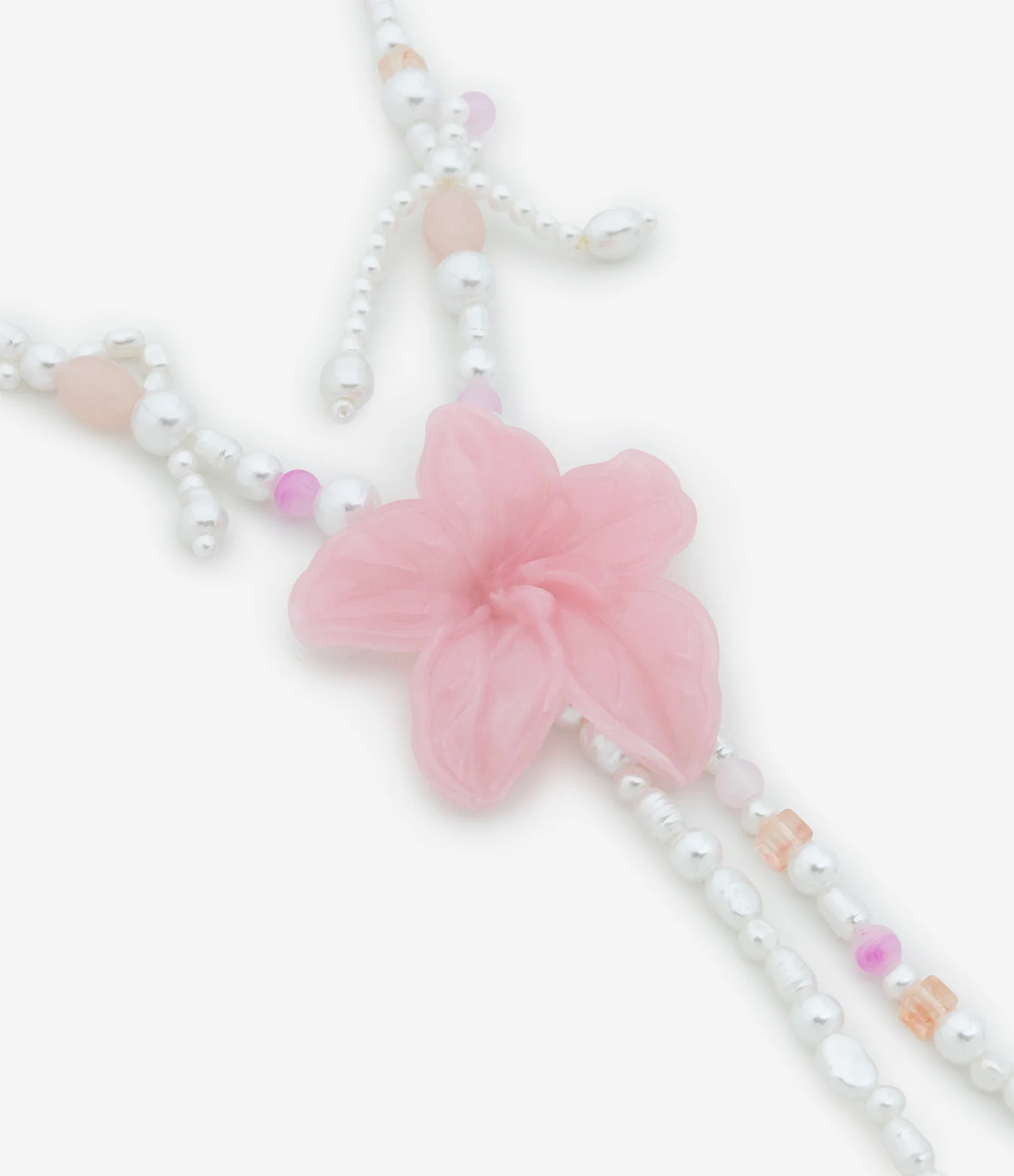 Cola Gravata com Pérolas Artificias e Pingente de Flor em Resina Preto 1