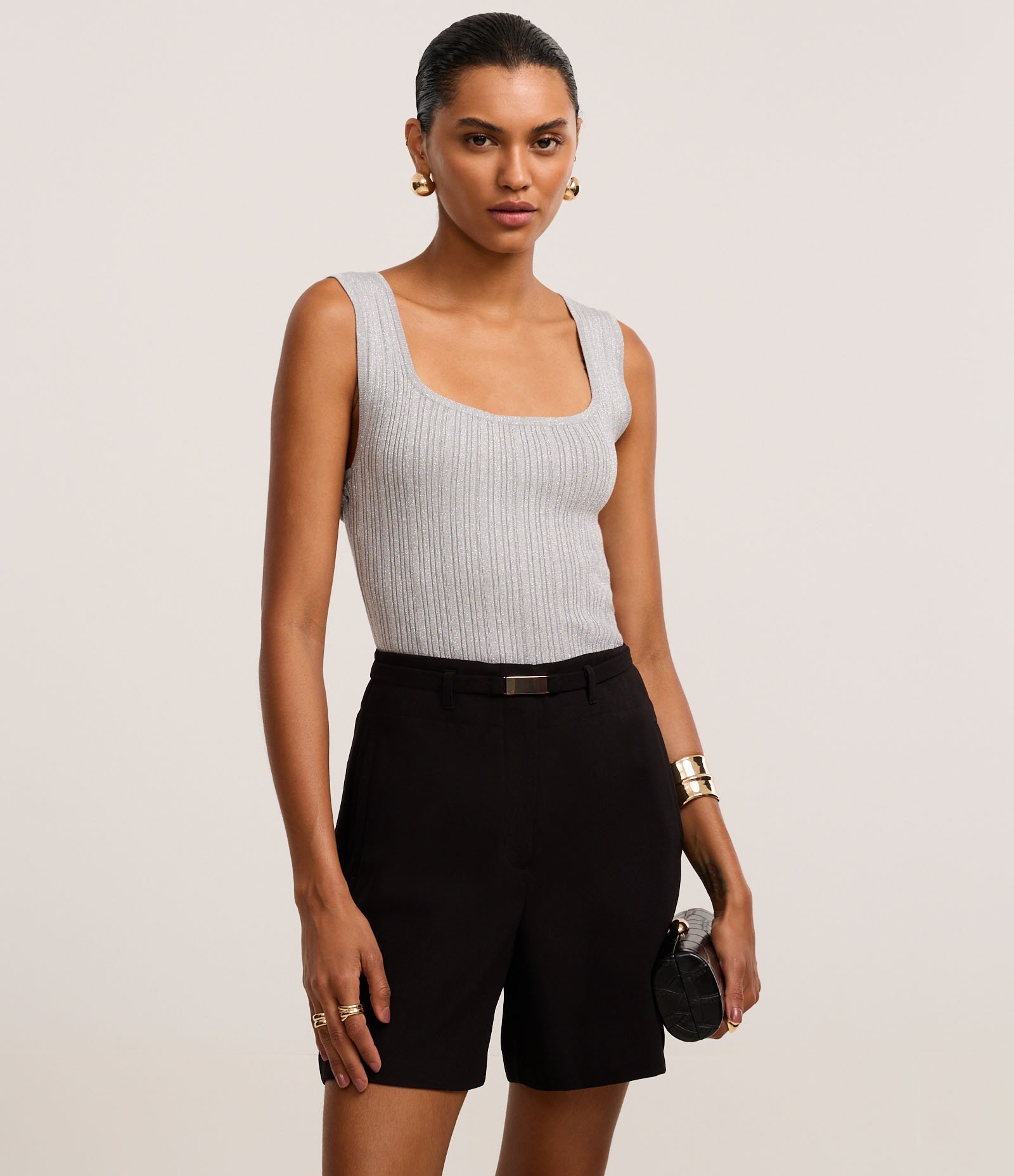 Short Reto Alfaiatado com Cinto Elástico Afivelado Preto 2