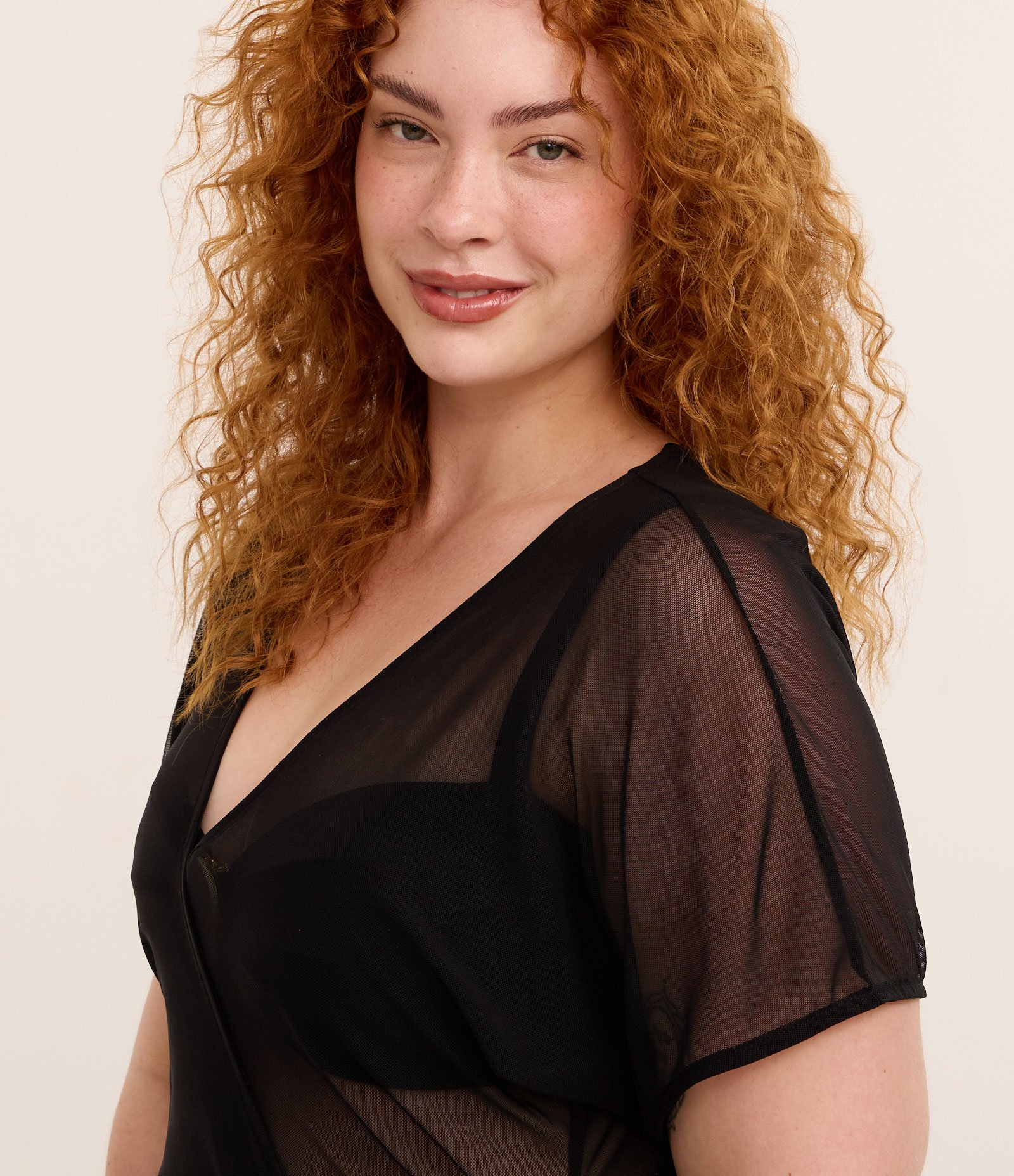 Saída de Praia Vestido Envelope em Tule com Amarração Preto 3