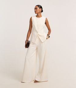 Calça Pantalona Alfaiatada com Pregas