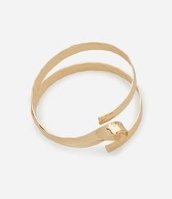 Bracelete em Metal Martelado e Torcido