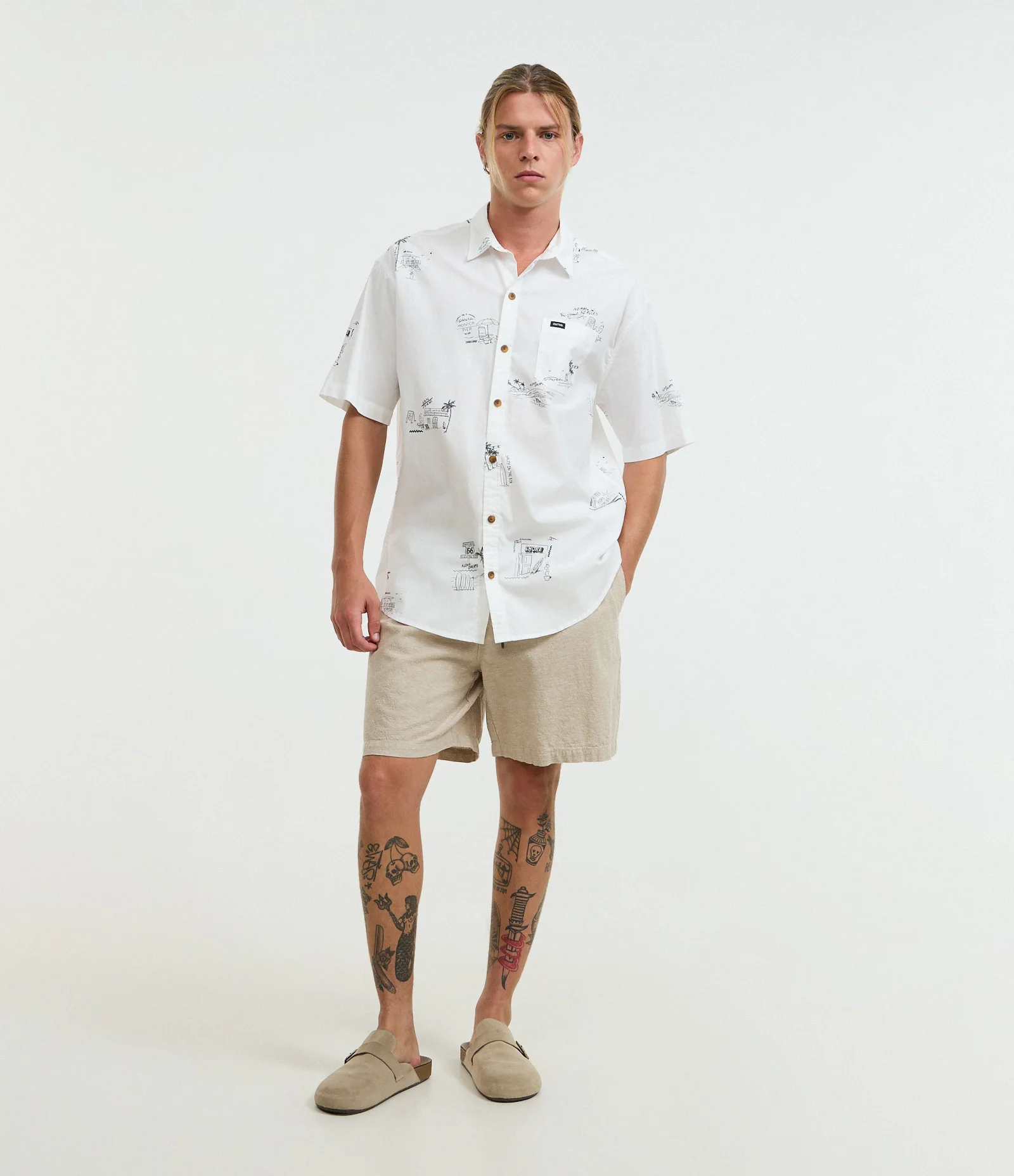 Camisa Relaxed em Tricoline com Estampa Minimalistas de Coqueiros e Ilhas Branco 2