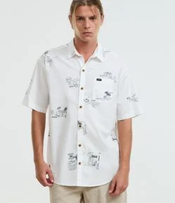 Camisa Relaxed em Tricoline com Estampa Minimalistas de Coqueiros e Ilhas