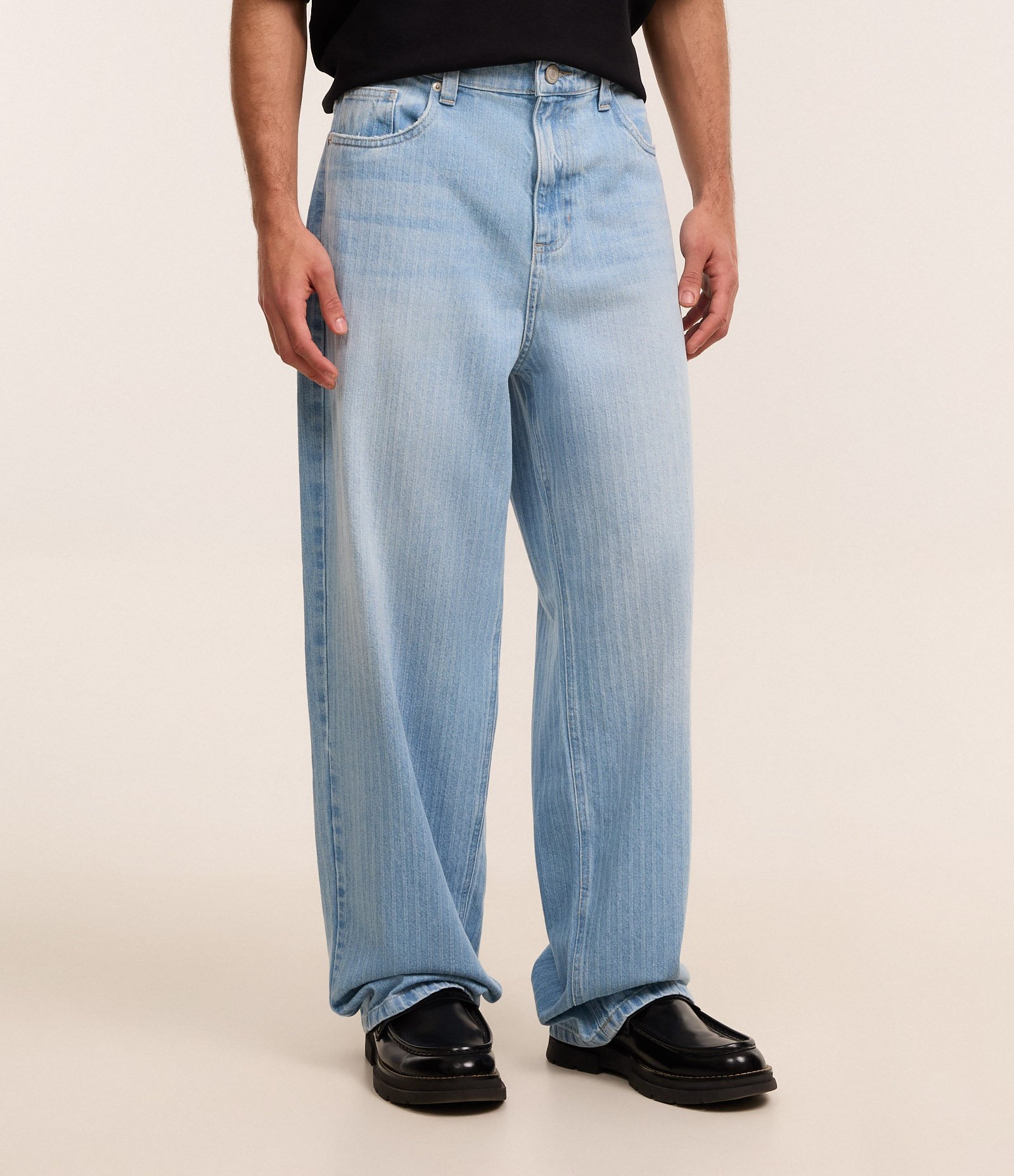 Calça Super Baggy em Jeans com Textura e Bolsos Claro 2