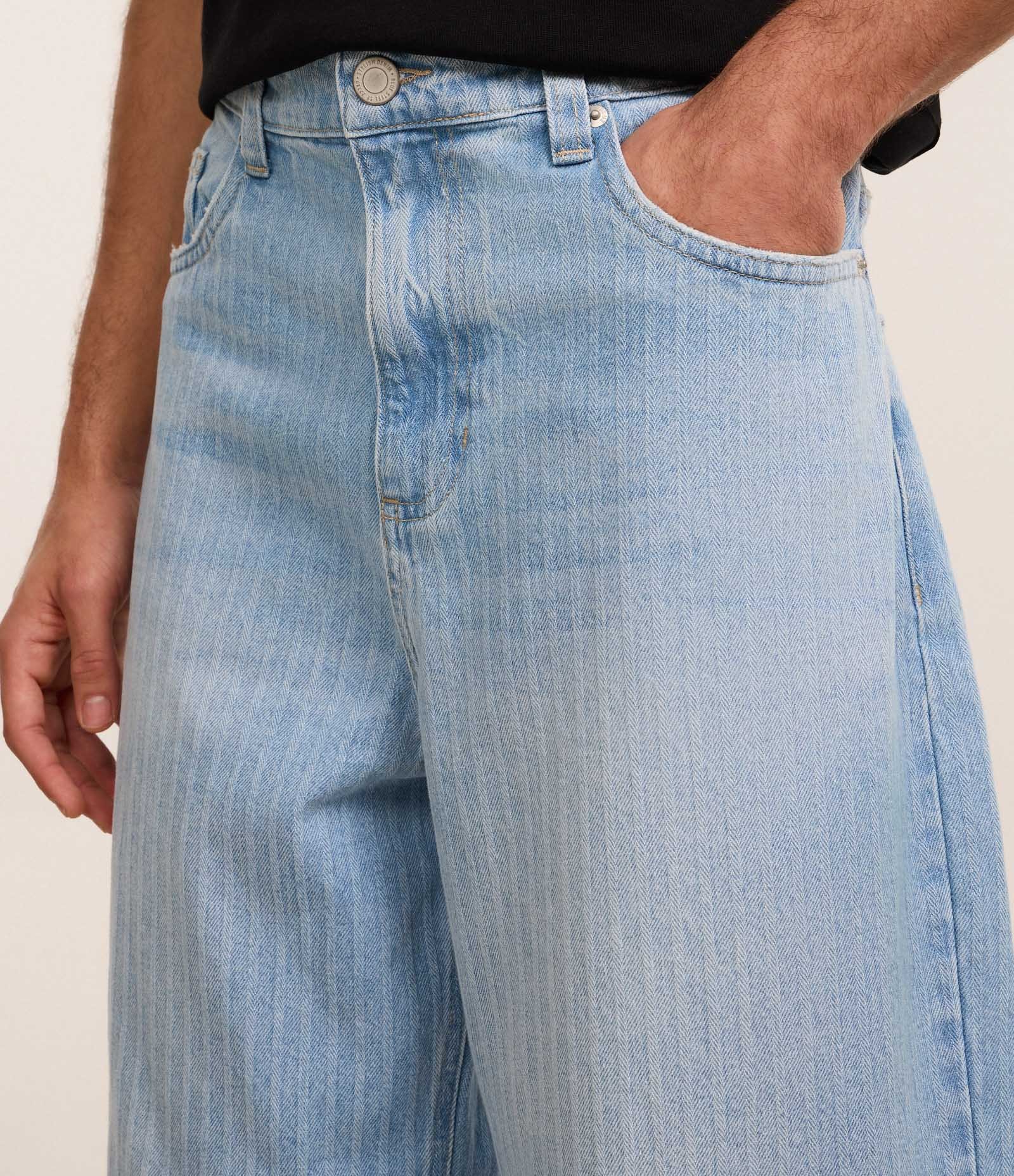 Calça Super Baggy em Jeans com Textura e Bolsos Claro 3