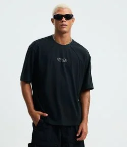Camiseta Boxy em Algodão com Estampa Lettering e Listras em Recortes