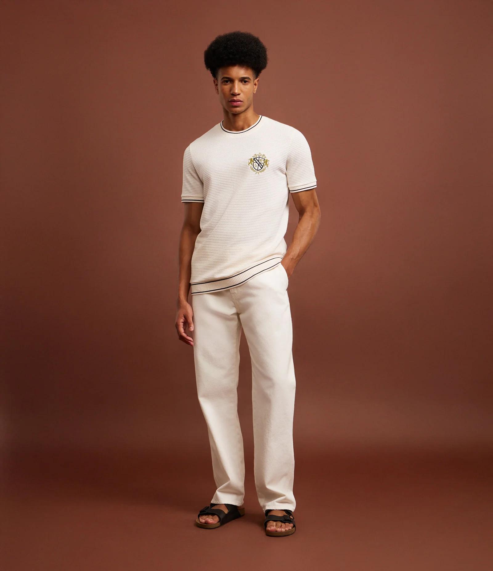 Camiseta Regular em Algodão com Estampa Localizada e Textura Bege 2