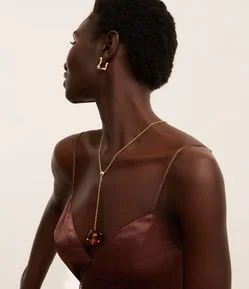 Conjunto de Colar Gravata com Pingente Esfera e Brinco Argola Orgânica