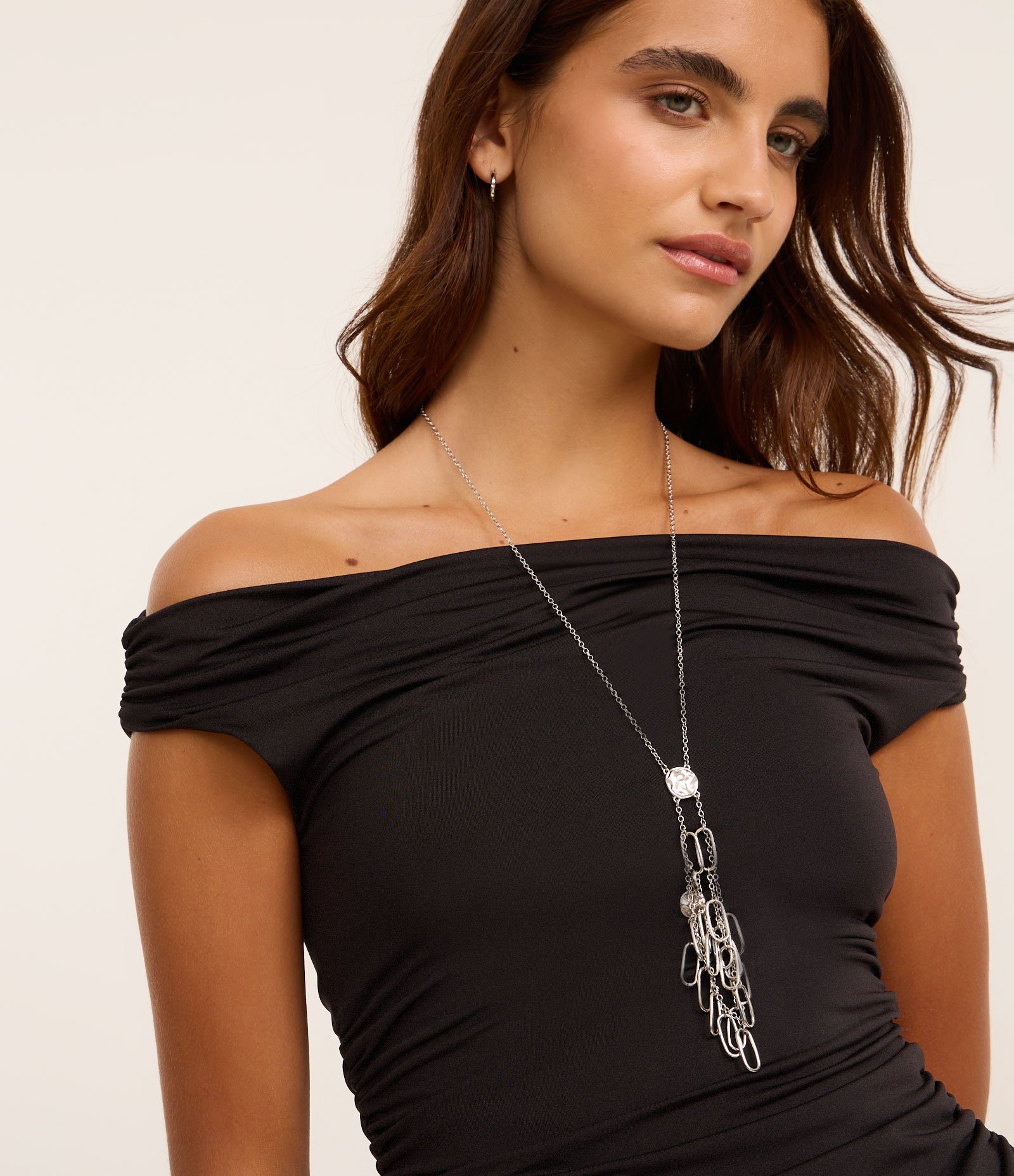 Conjunto de Colar Longo com Elos e Pingentes e Brincos Argola Martelada Prata 1