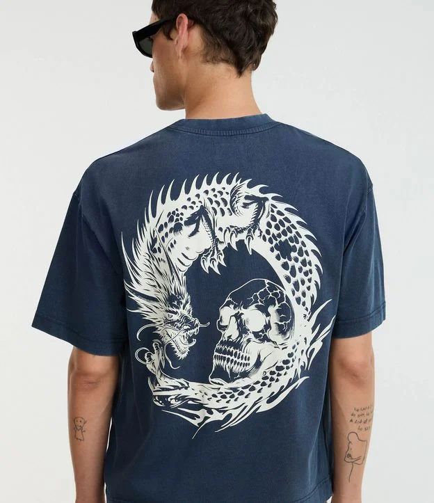 Camiseta Boxy em Malhão com Estampa Oriental e Lettering Dowfall Azul