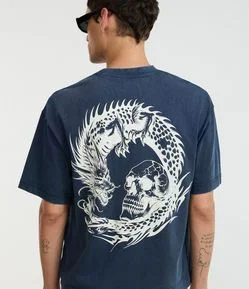 Camiseta Boxy em Malhão com Estampa Oriental e Lettering Dowfall