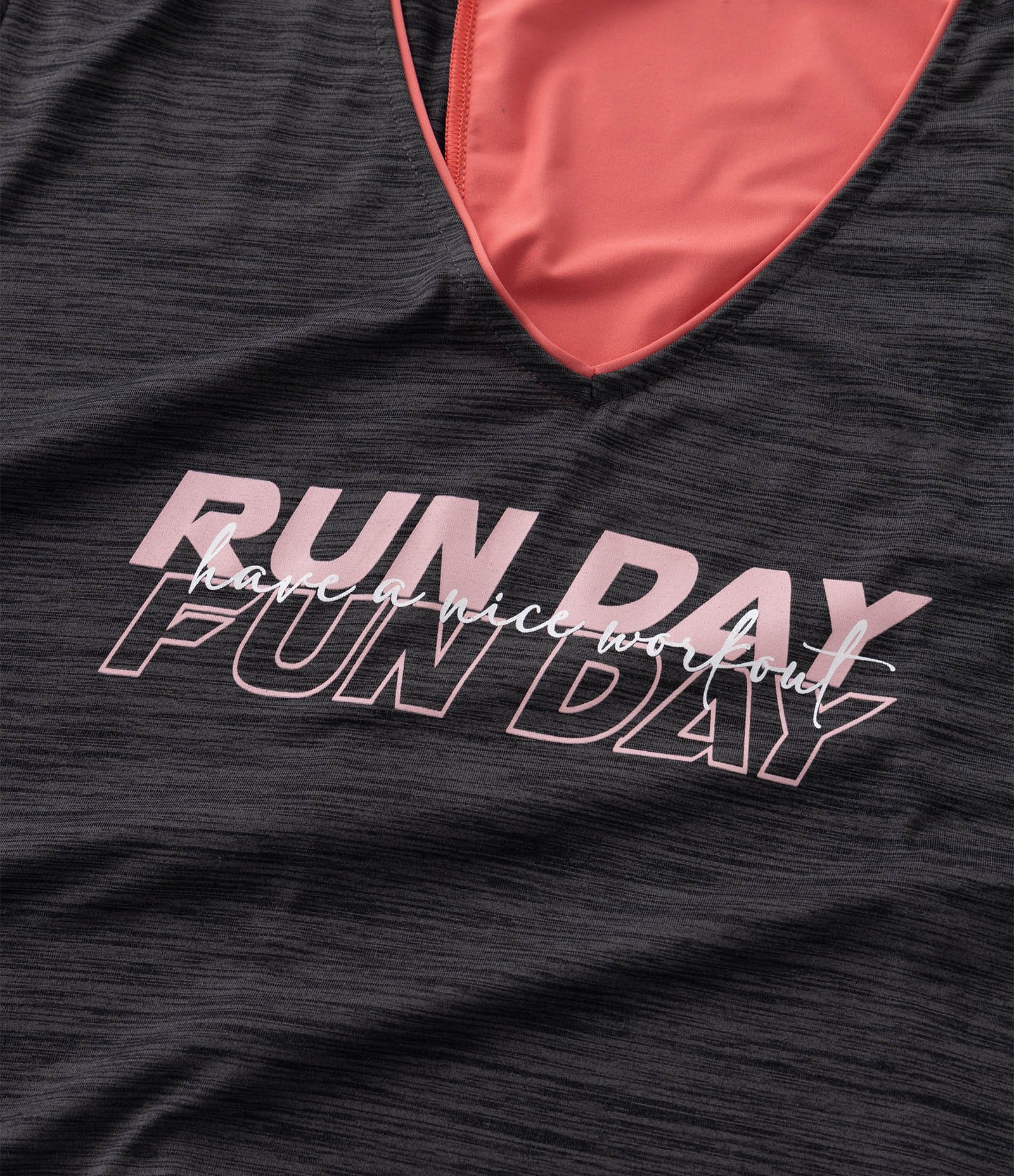 Camiseta Esportiva em Tecnologia Dry com Lettering Run Day Fun Day Curve & Plus Size Preto/Rosa 8