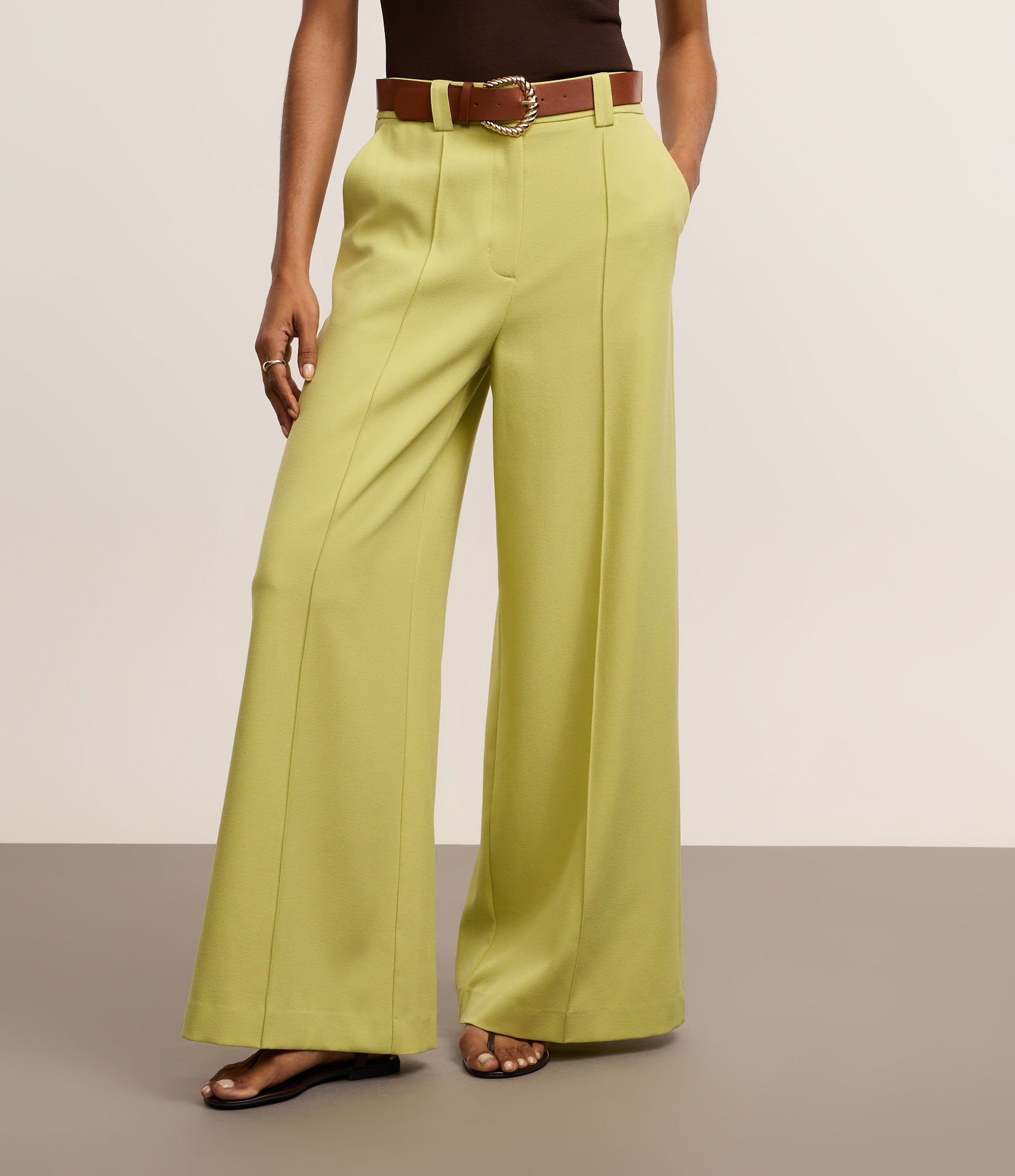 Calça Wide Leg Alfaiatada com Linho e Cinto de Fivela Torcida Verde Abacate 3