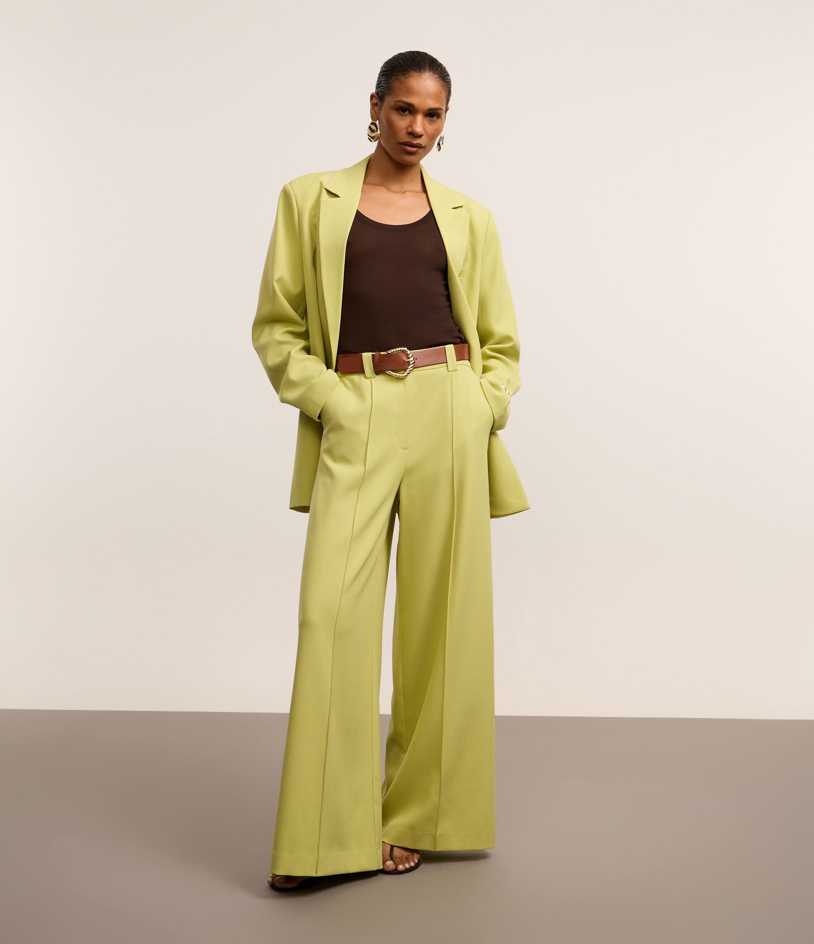 Calça Wide Leg Alfaiatada com Linho e Cinto de Fivela Torcida Verde Abacate 5