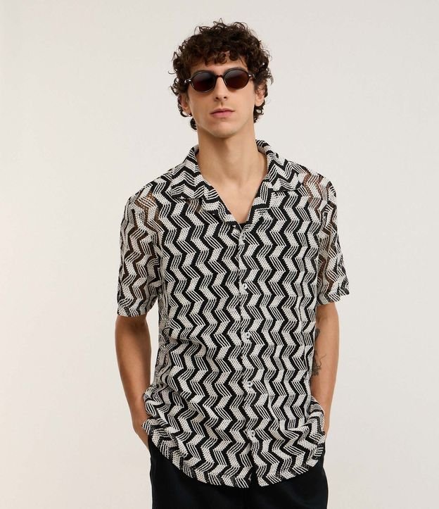 Camisa Comfort com Estampa Zig Zag Texturizada