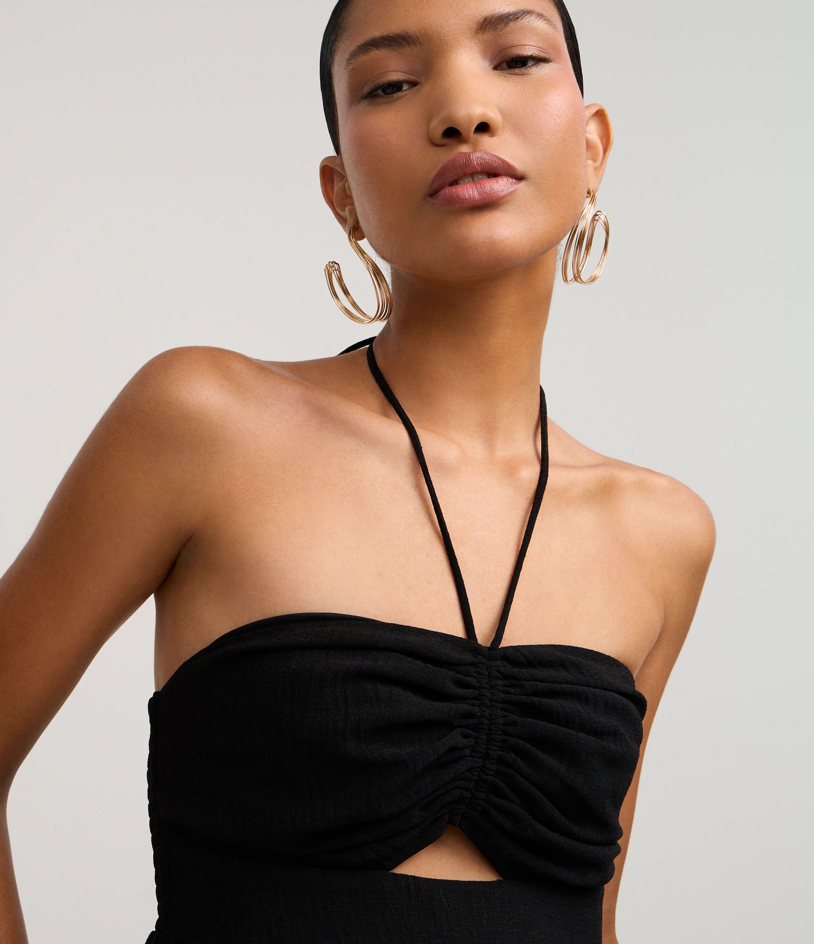 Vestido Evasê Midi em Airflow com Decote Coração Preto 3