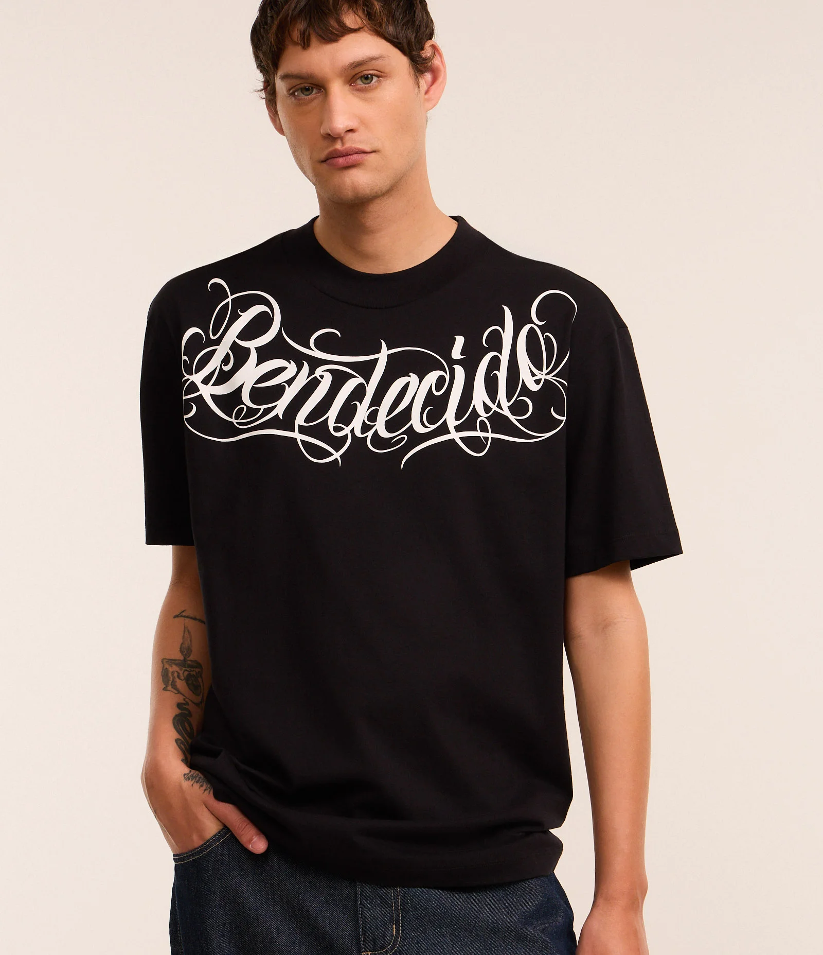 Camiseta Relaxed em Algodão com Estampa Lettering Preto 1