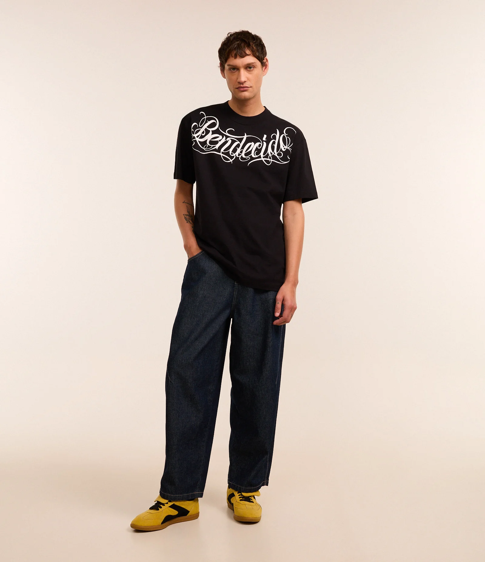 Camiseta Relaxed em Algodão com Estampa Lettering Preto 2