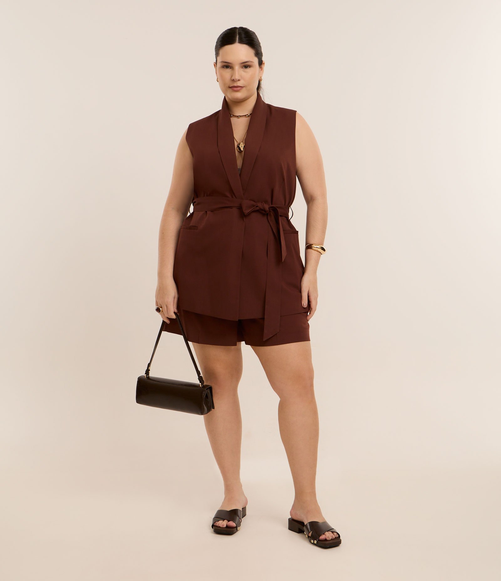 Short Alfaiataria com Elástico no Cós Curve & Plus Size Marrom 2